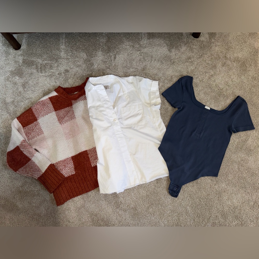 Women’s Top bundle ✨DONATING SOON✨